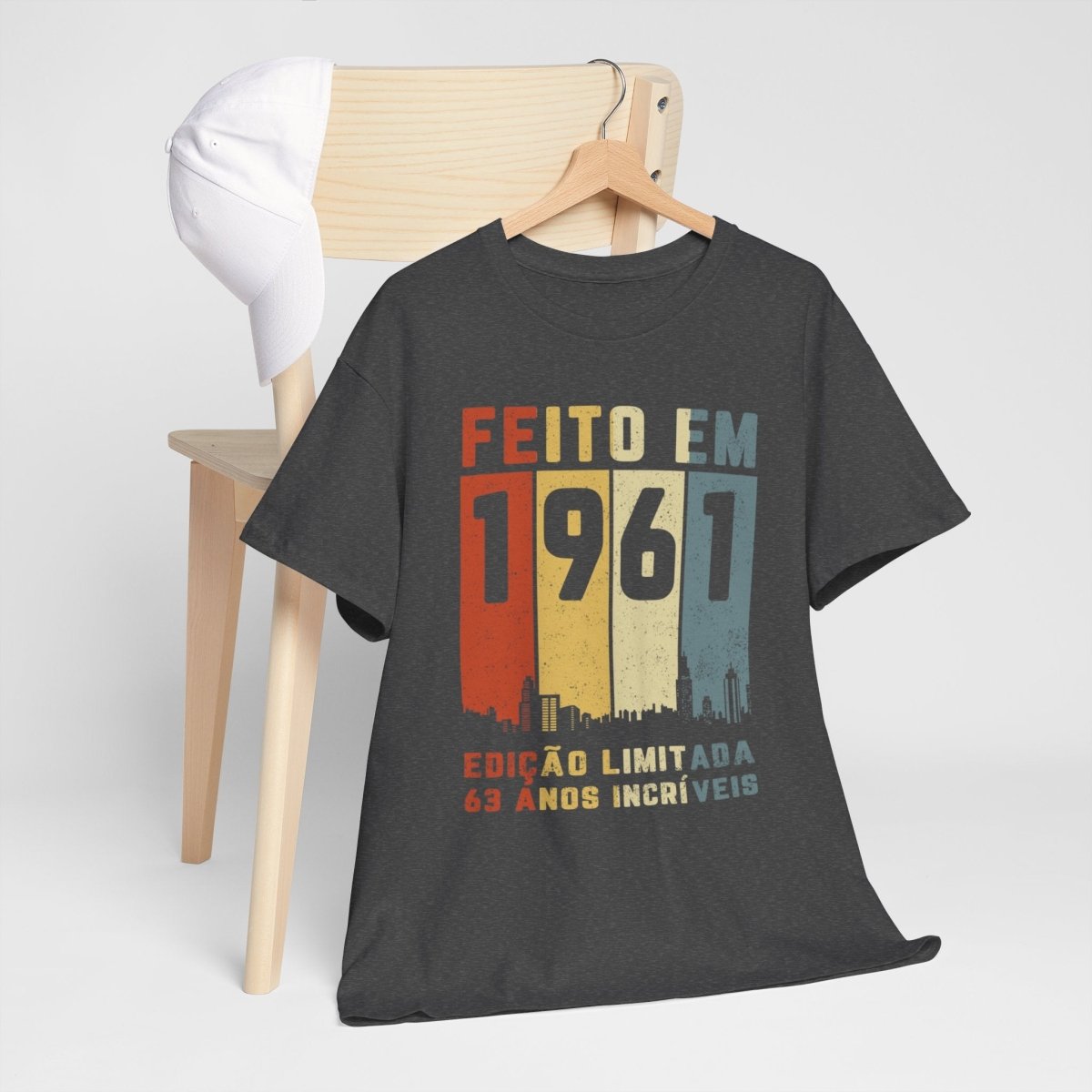 Camiseta Customizada 1961 - Design Retro para Aniversário - Bliss Birthday Shirts - Dark Heather - S