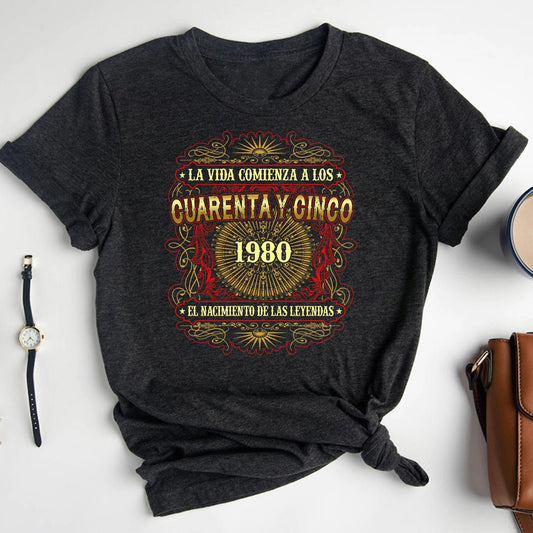 La vida comienza a los 45 - Redefiniendo leyendas con el diseño de 2025 - Bliss Birthday Shirts - Heather Dark Grey - S